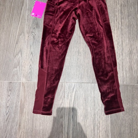 JILLY YOGA KIDS (Girls) Velvet sweat set (like the ivivva for kids) - Picture 5 of 10